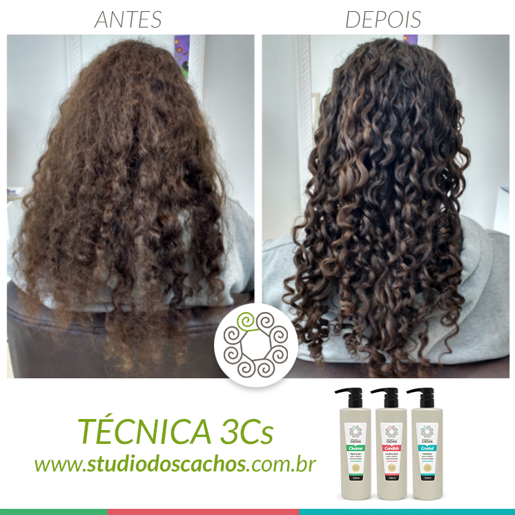 Cachos naturais com aplica&ccedil;&atilde;o de produtos da Linha Studio dos Cachos