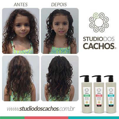 Pequena cliente gostando de seus cachos desde a inf&acirc;ncia. Important&iacute;ssimo para a auto-estima.