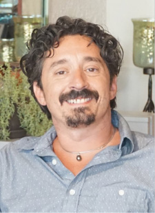 Especialista Ron Suriano